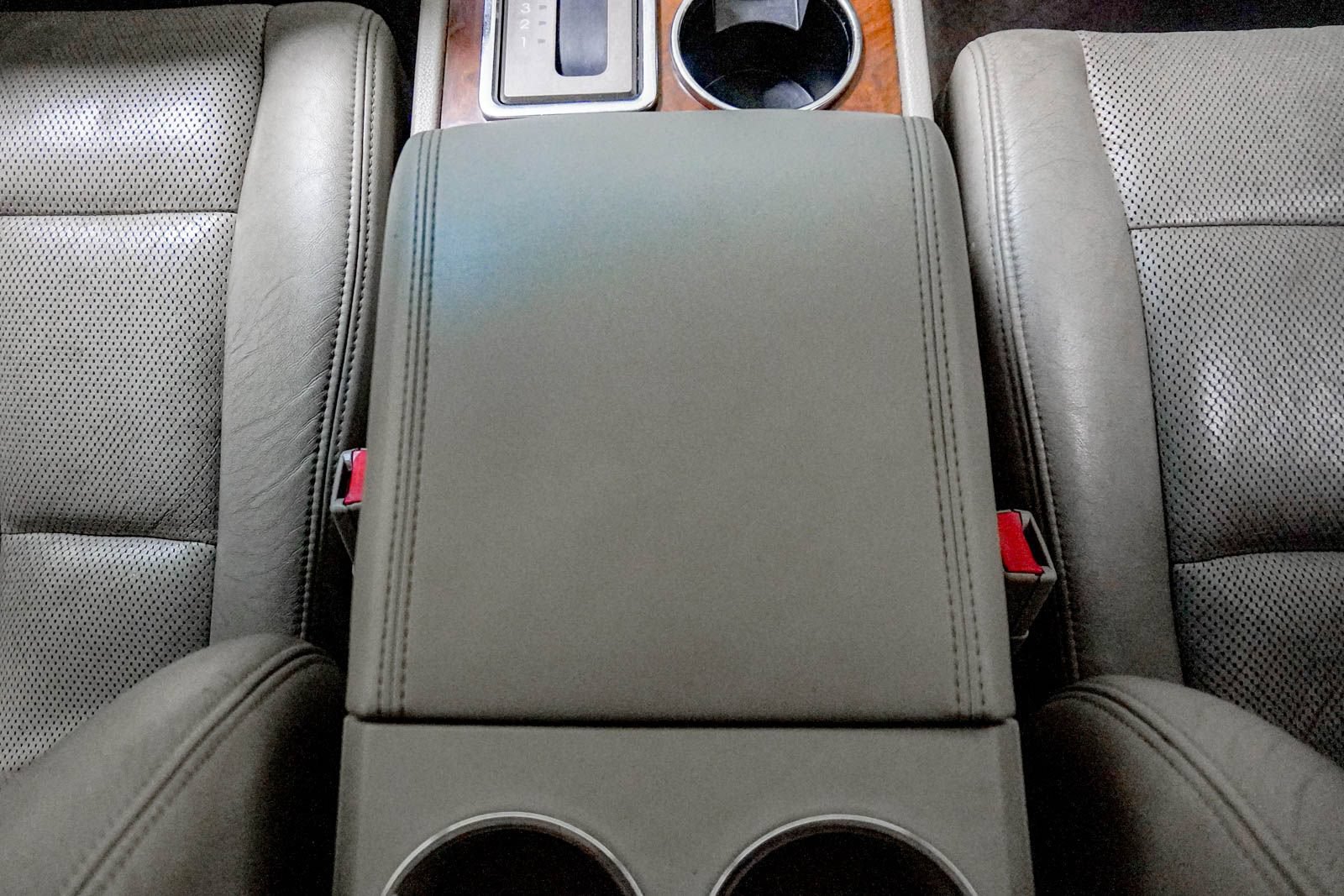 Used 2011 Lincoln Navigator L 4WD image 29