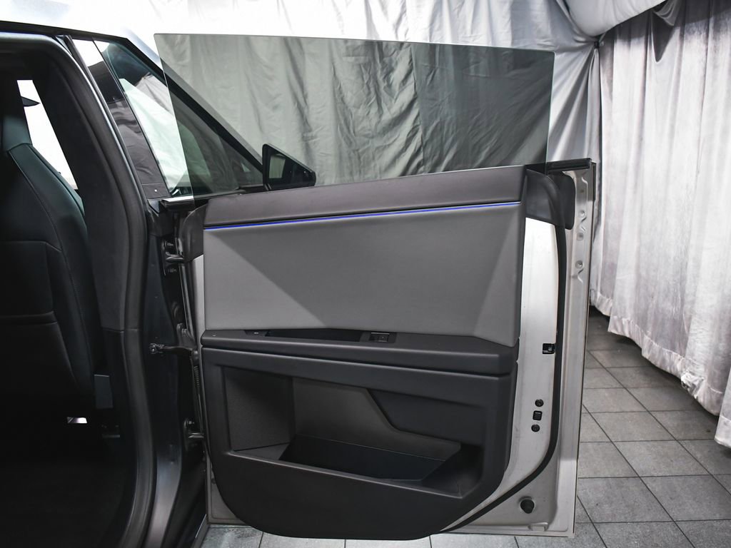 Used 2025 Tesla Cybertruck AWD Crew Cab image 15