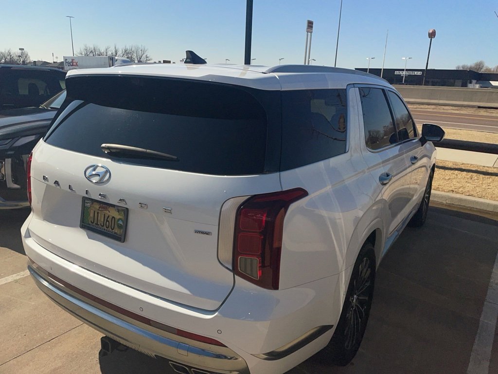 Used 2024 Hyundai Palisade Calligraphy image 3