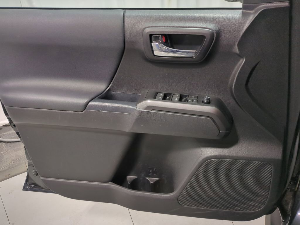 Used 2021 Toyota Tacoma TRD Off-Road image 33