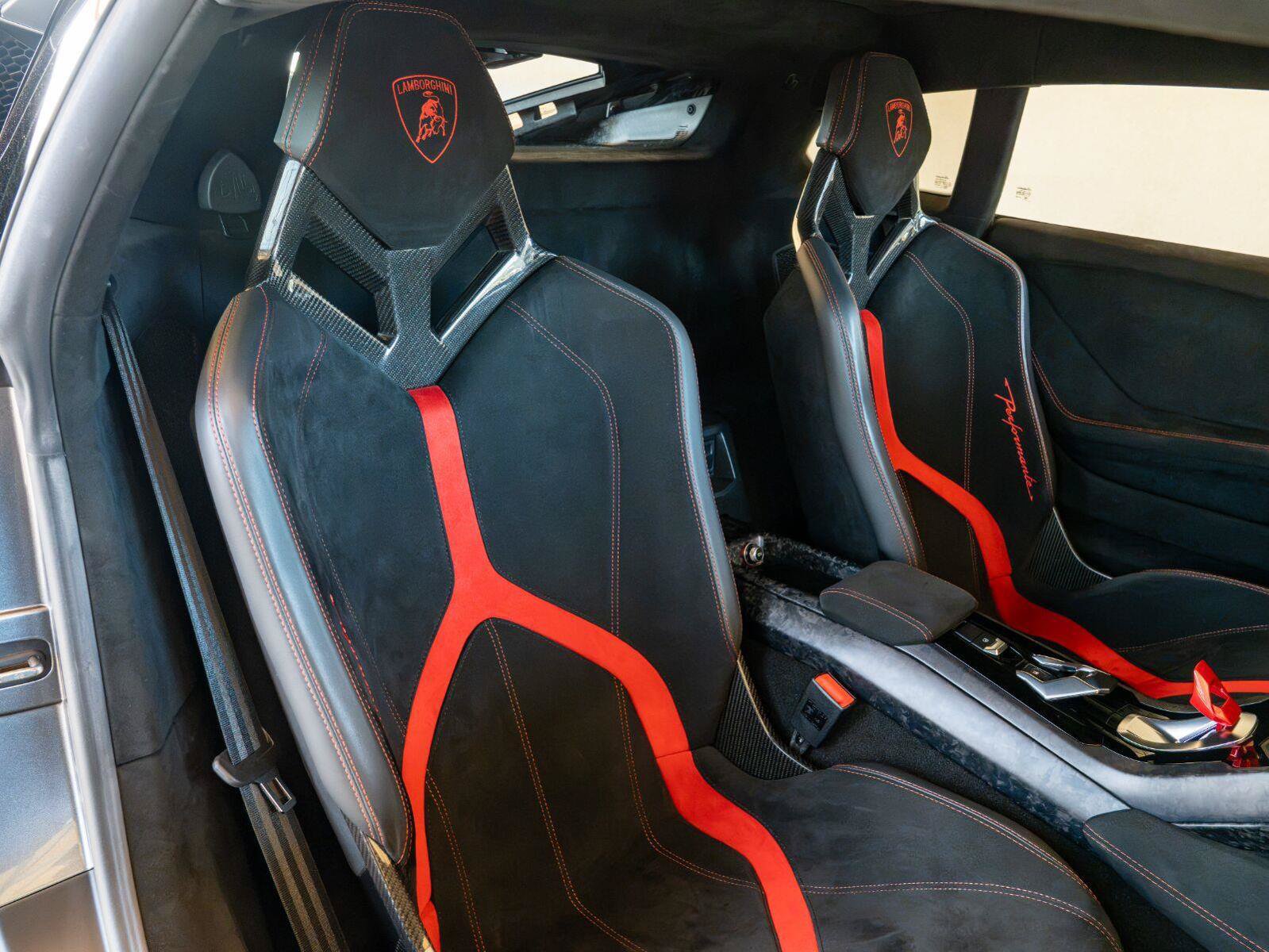 Used 2018 Lamborghini Huracan Performante AWD/4WD image 78