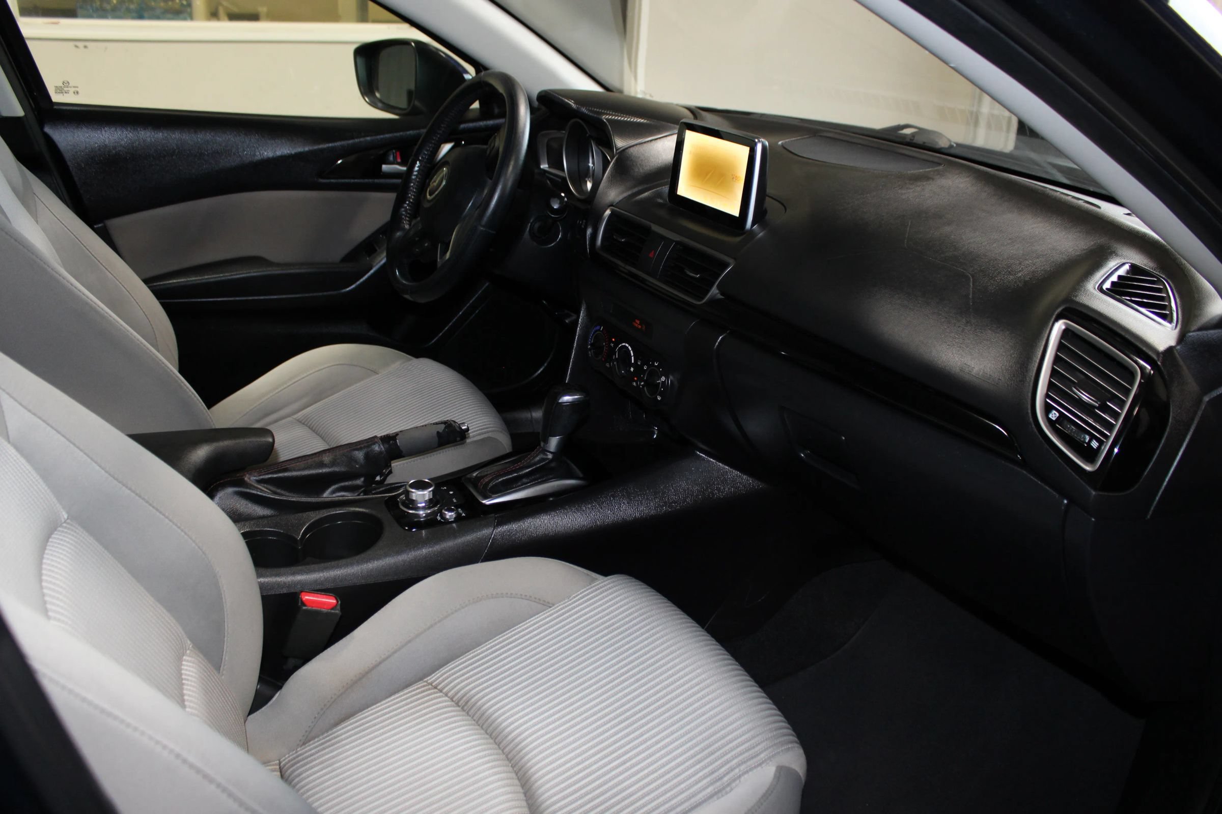 Used 2016 MAZDA MAZDA3 i Touring FWD image 29