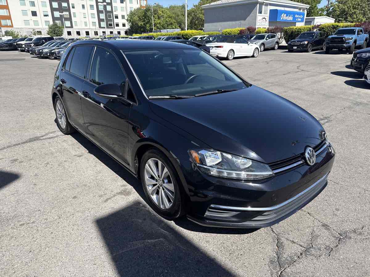 Used 2020 Volkswagen Golf 4-Door FWD image 4
