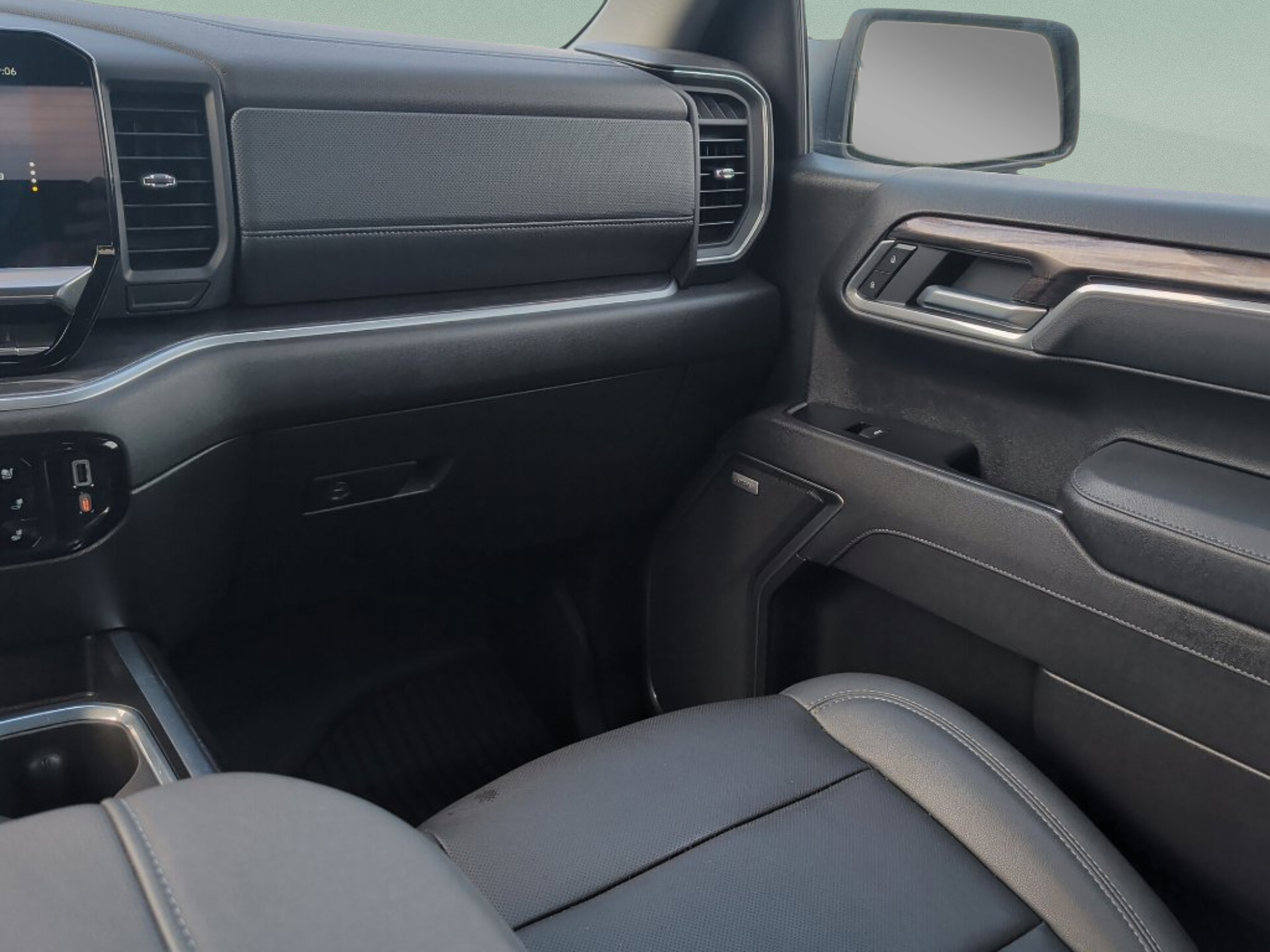 Used 2026 Chevrolet Silverado 1500 LTZ AWD/4WD image 36