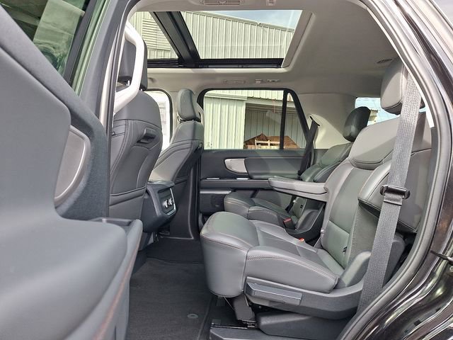 Used 2025 Ford Expedition Active image 10