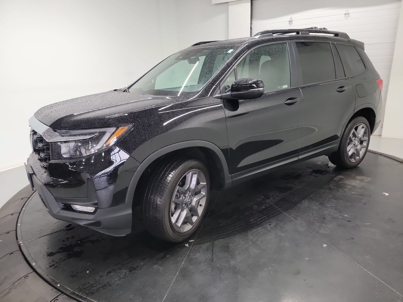 Used 2023 Honda Passport EX-L image 3