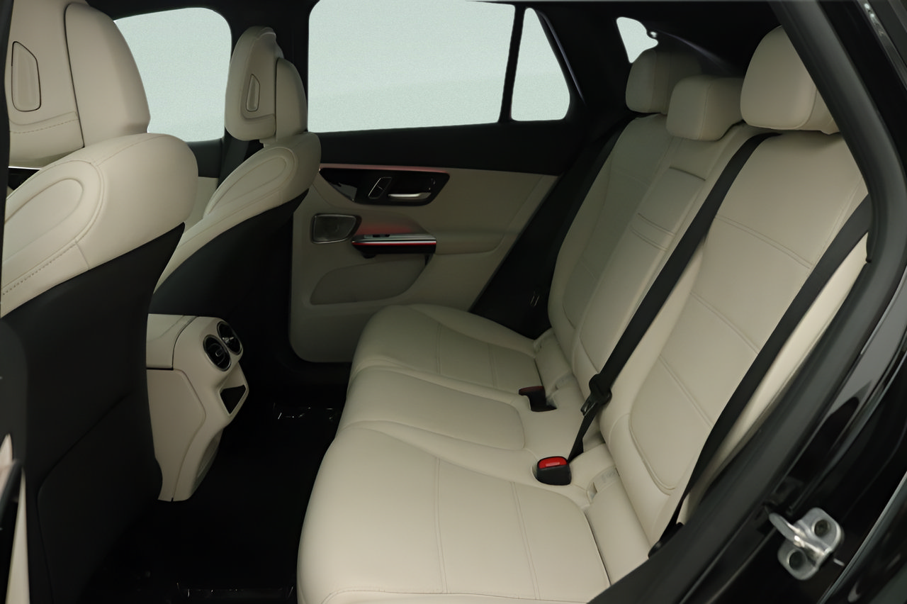 Certified 2025 Mercedes-Benz GLC 350e 4MATIC image 31