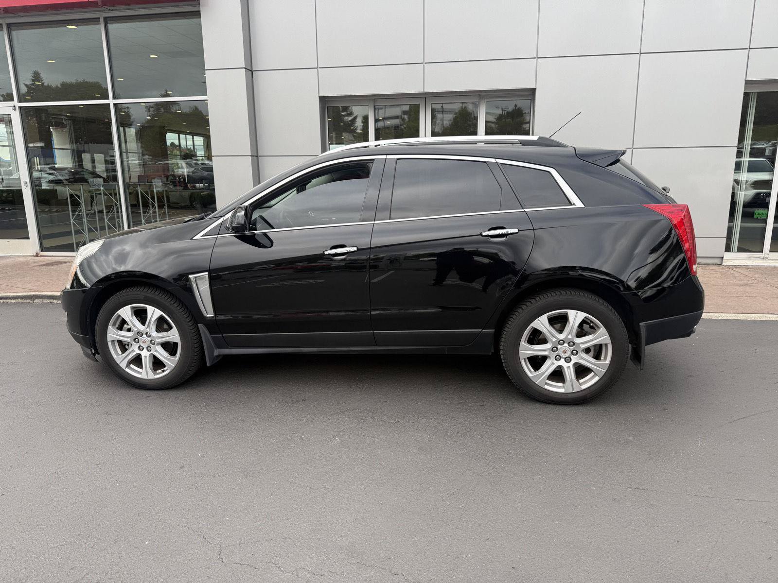 Used 2015 Cadillac SRX Premium w/ Driver Assist Package AWD/4WD image 2