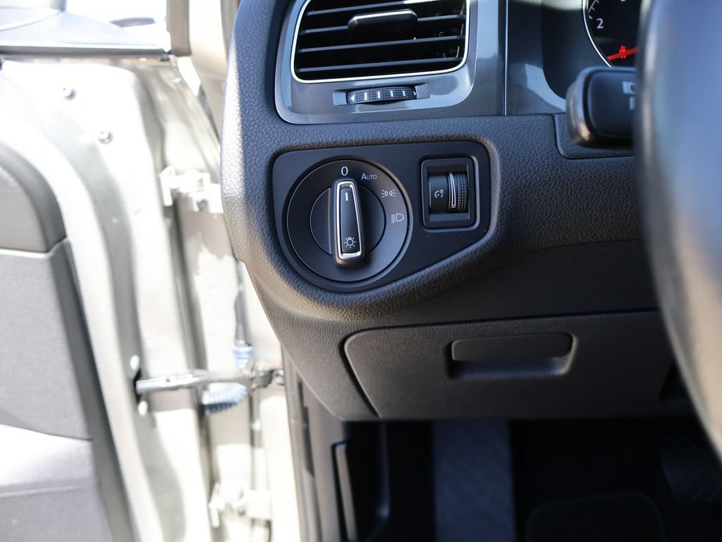Used 2018 Volkswagen Golf S FWD image 24