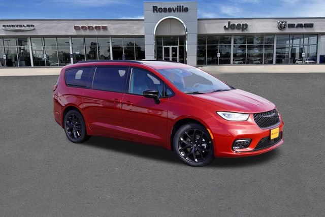 New 2026 Chrysler Pacifica Limited w/ S Appearance Package image 2