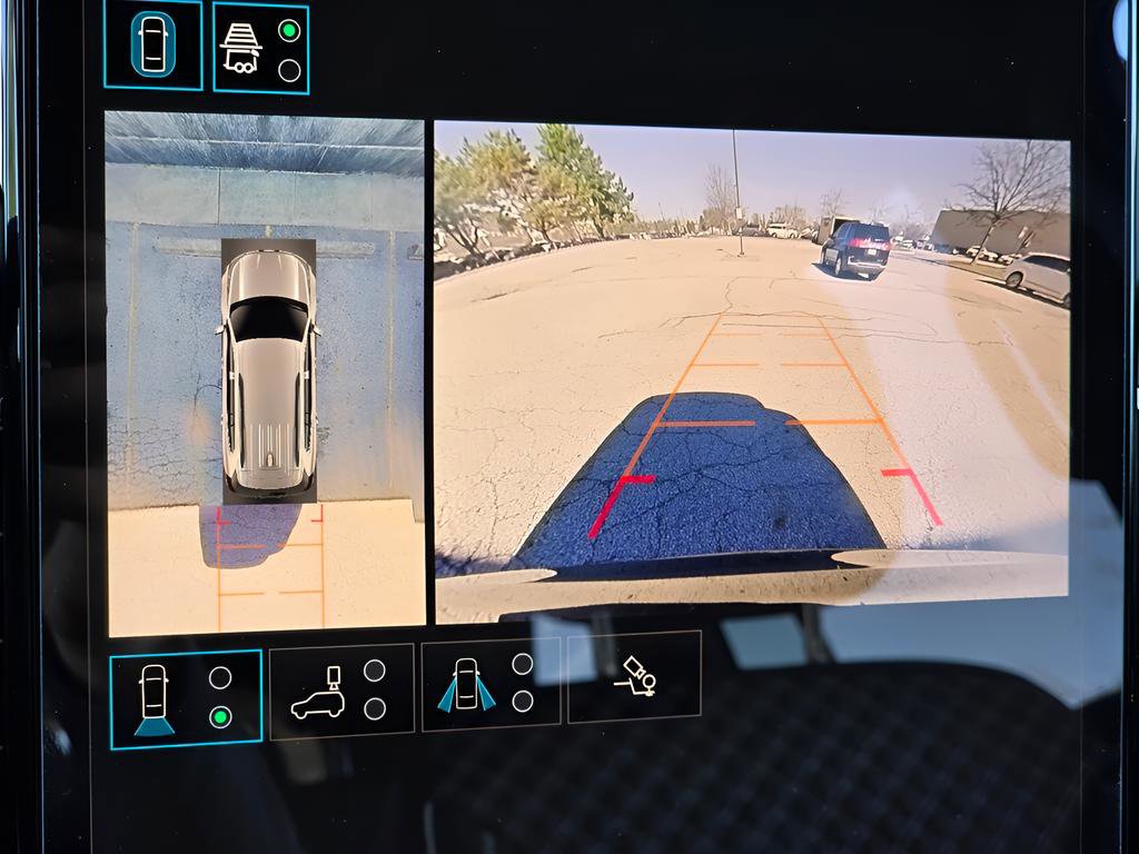 Used 2025 GMC Acadia Denali w/ Super Cruise Package image 32