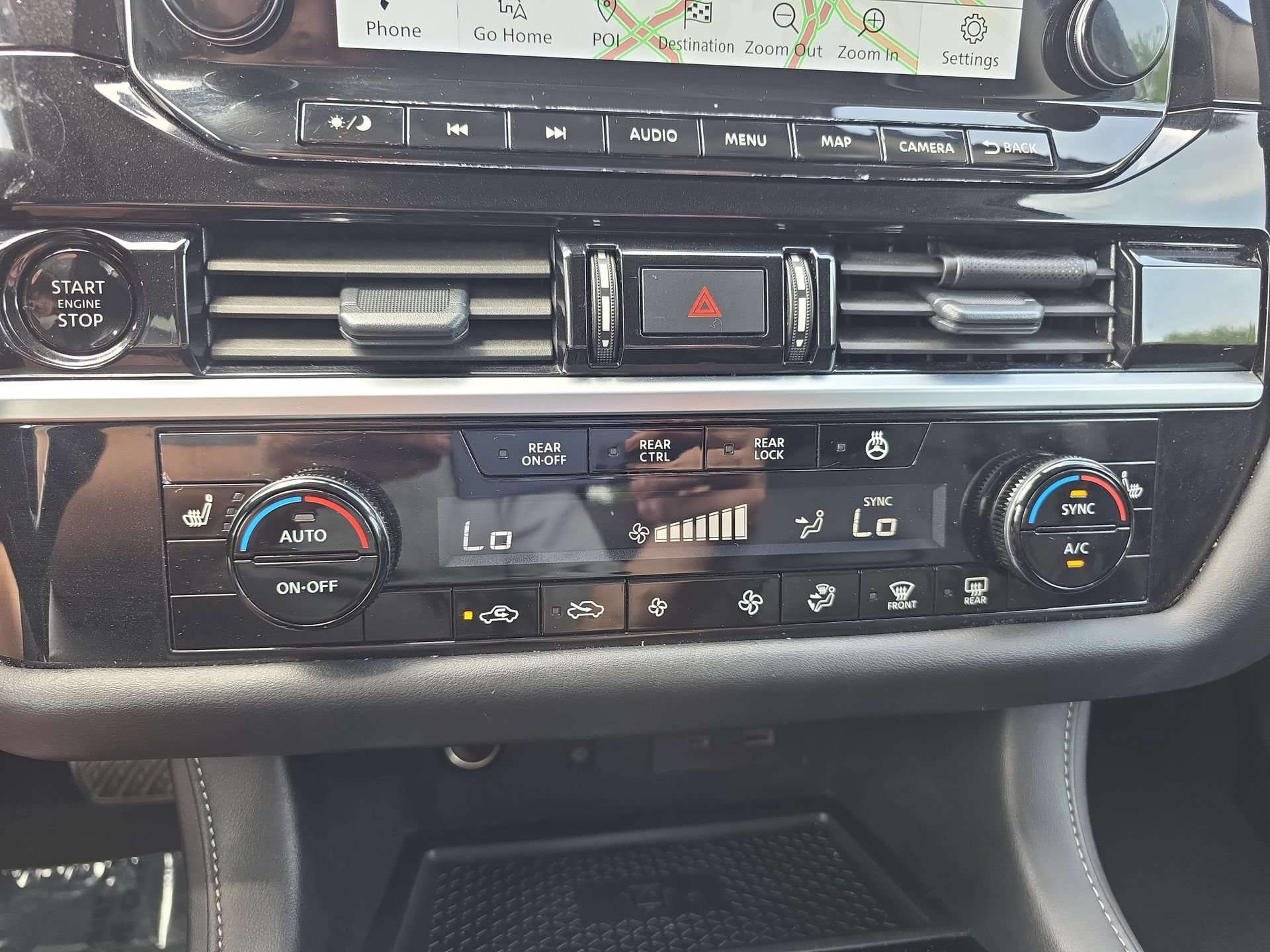 Used 2025 Nissan Pathfinder SL FWD image 24