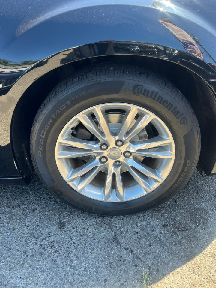 Used 2017 Chrysler 300 Limited image 15