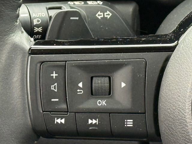 Used 2023 Nissan Pathfinder SL w/ Black Appearance Package image 26