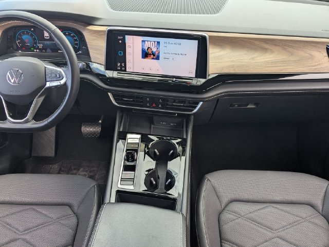 Used 2024 Volkswagen Atlas SE AWD/4WD image 15