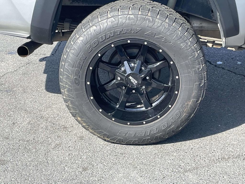 Used 2019 Toyota Tacoma TRD Off-Road w/ Technology Package image 12