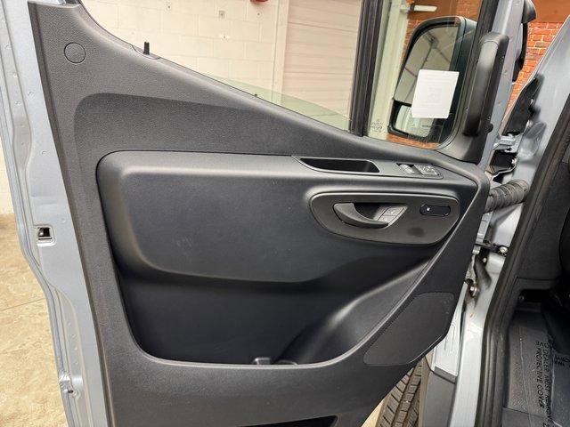 Used 2025 Mercedes-Benz Sprinter 2500 image 10