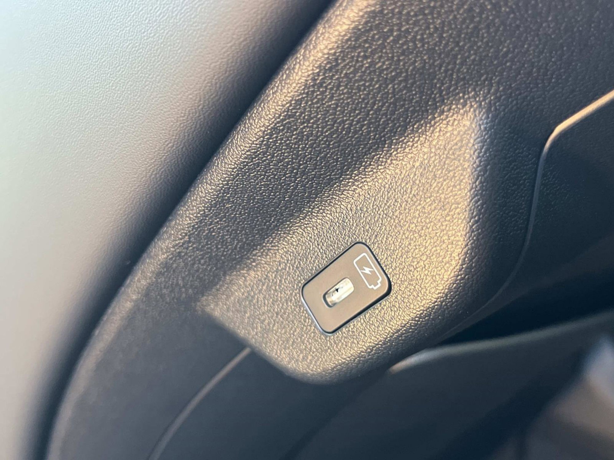 New 2025 Kia Niro EX w/ EX Cold Weather Package FWD image 17