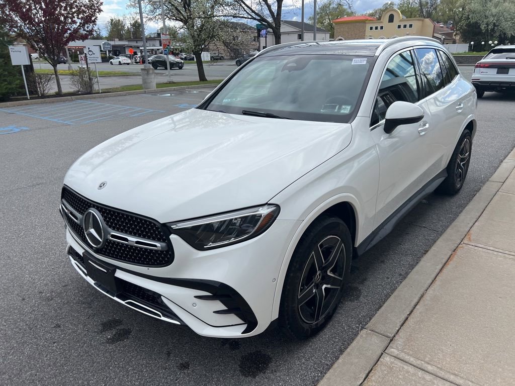 Used 2025 Mercedes-Benz GLC 300 4MATIC image 32