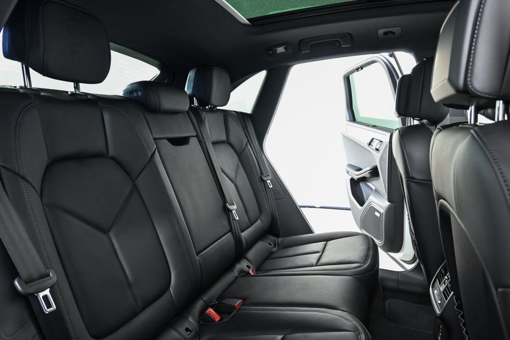 New 2026 Porsche Macan image 23