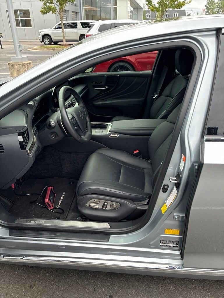 Used 2024 Lexus LS 500 RWD image 4