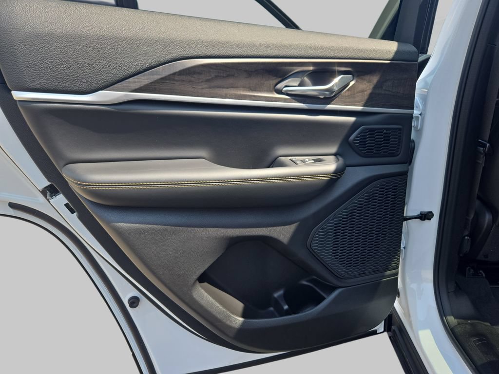 New 2026 Jeep Grand Cherokee Limited AWD/4WD image 17
