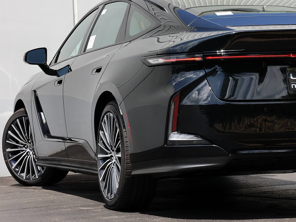 New 2026 Lexus ES 350e FWD image 8