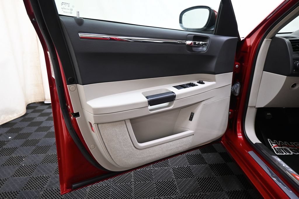 Used 2007 Chrysler 300 SRT8 RWD image 20