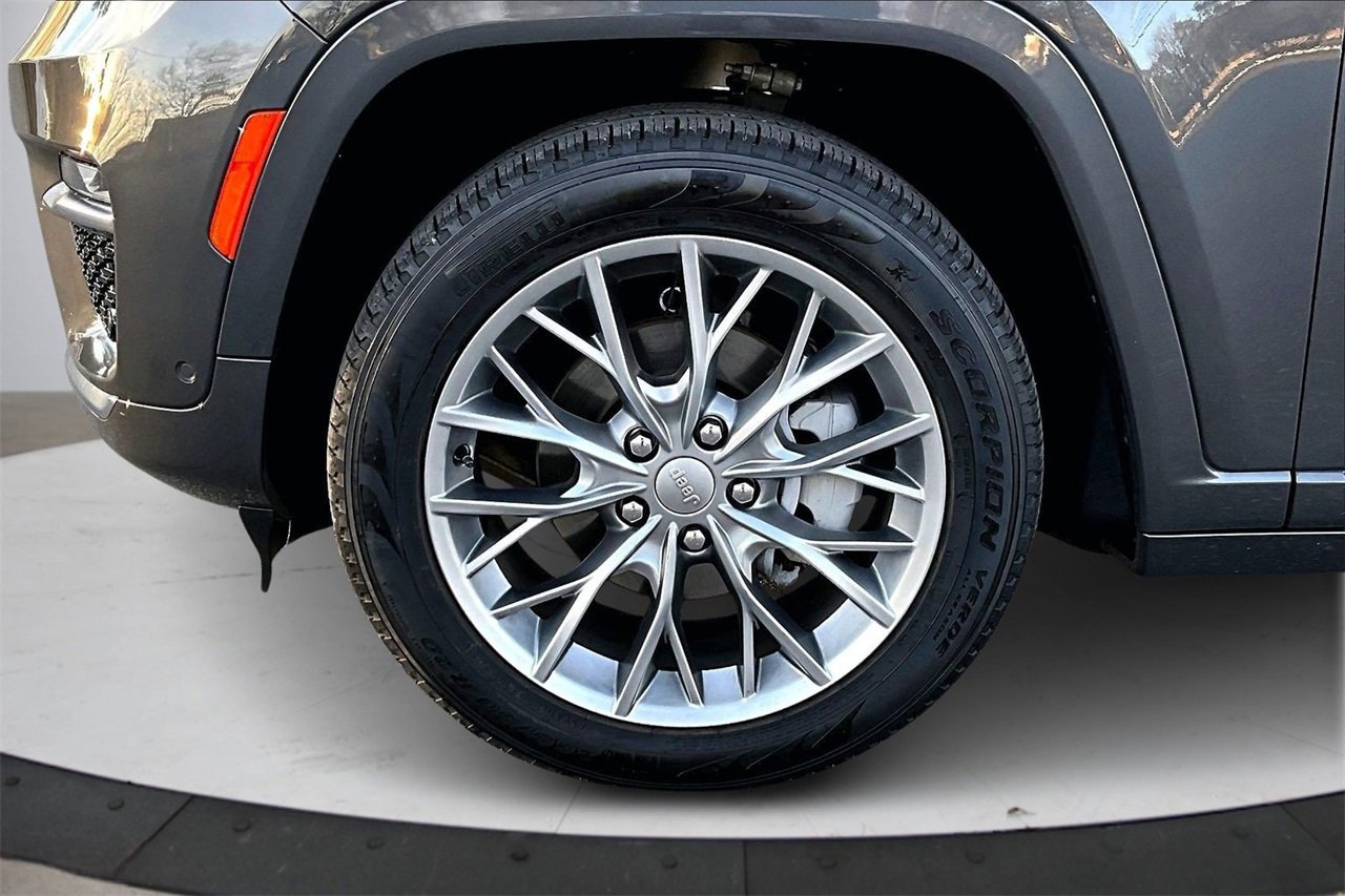Certified 2025 Jeep Grand Cherokee Summit image 33