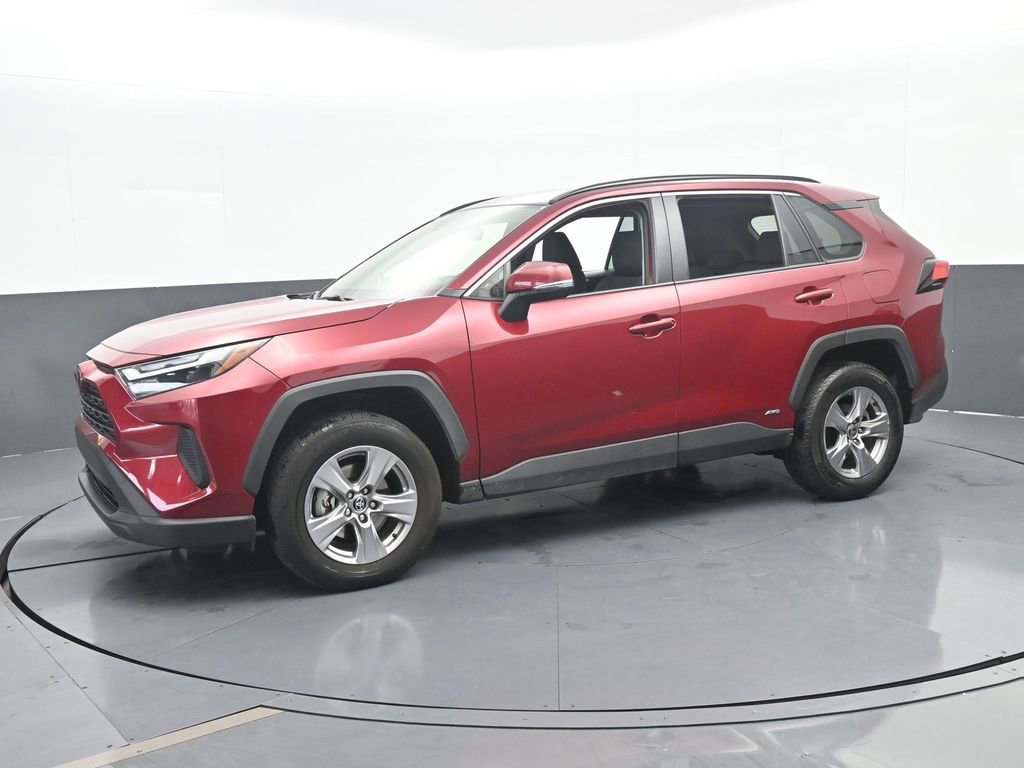 Used 2025 Toyota RAV4 XLE image 2