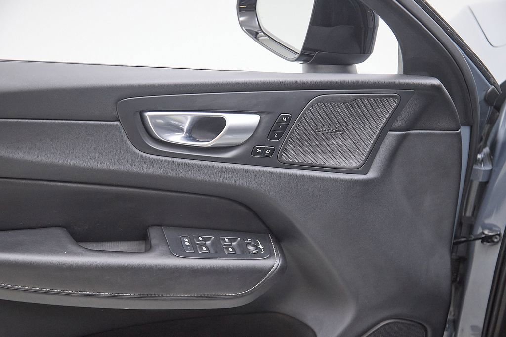 Certified 2024 Volvo XC60 B5 Ultimate w/ Protection Package Premier image 12
