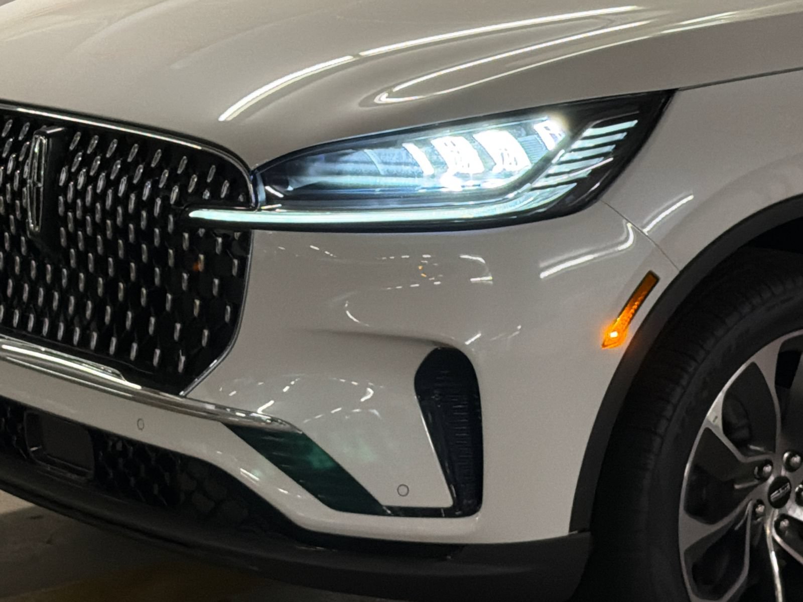 New 2026 Lincoln Aviator AWD image 2