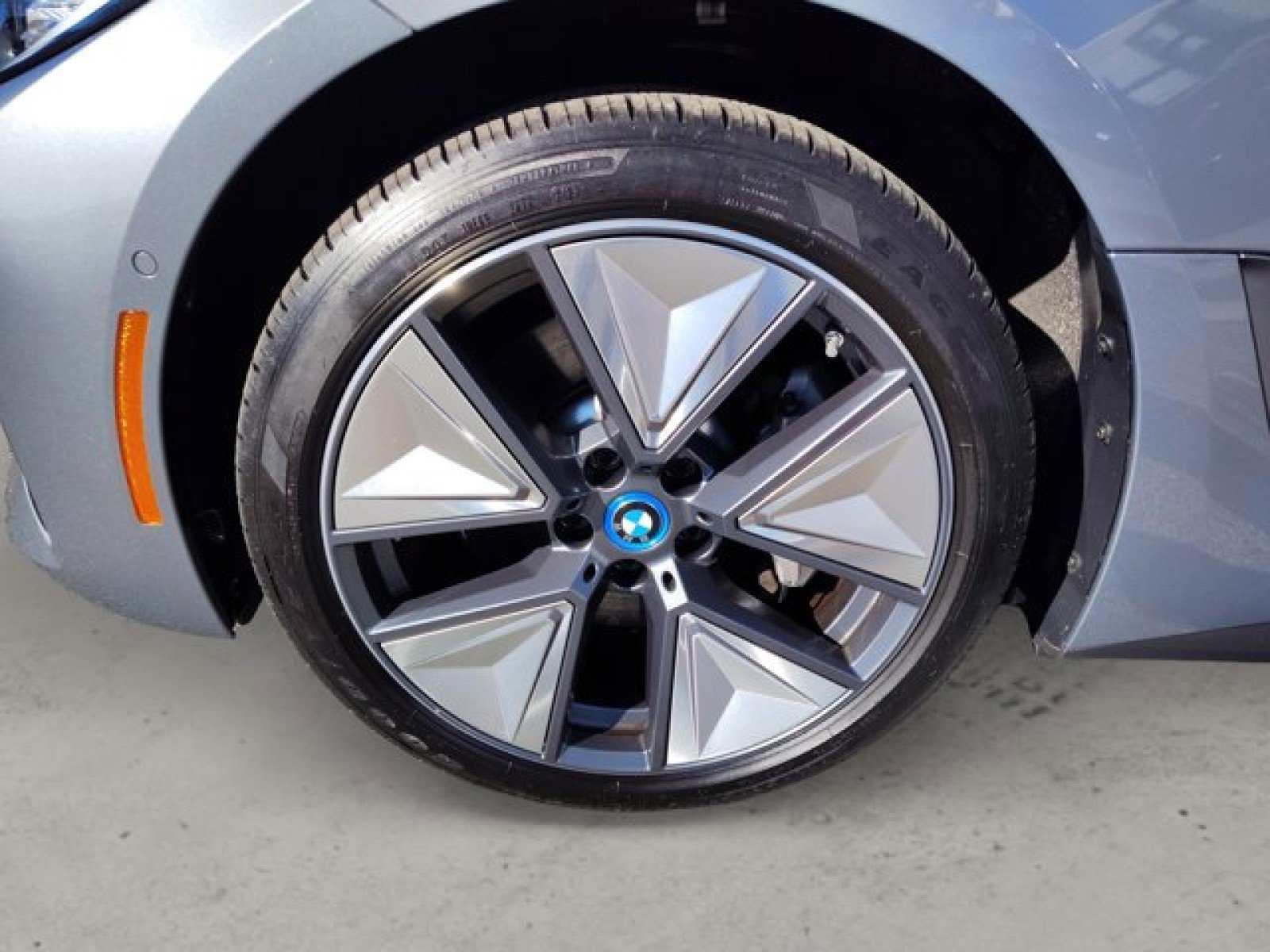 Used 2023 BMW i4 eDrive35 image 9