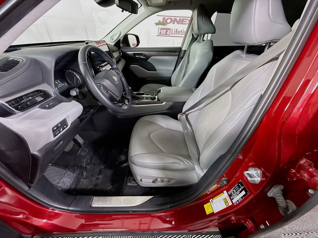 Used 2021 Toyota Highlander Platinum image 26