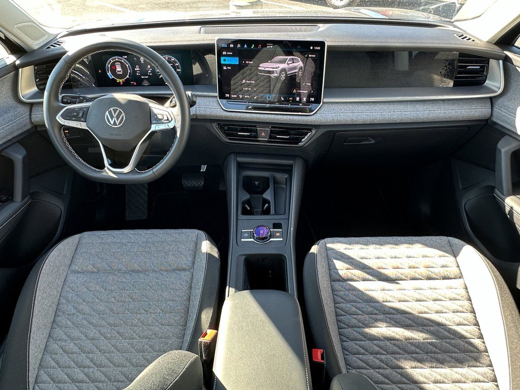 Used 2025 Volkswagen Tiguan S image 12