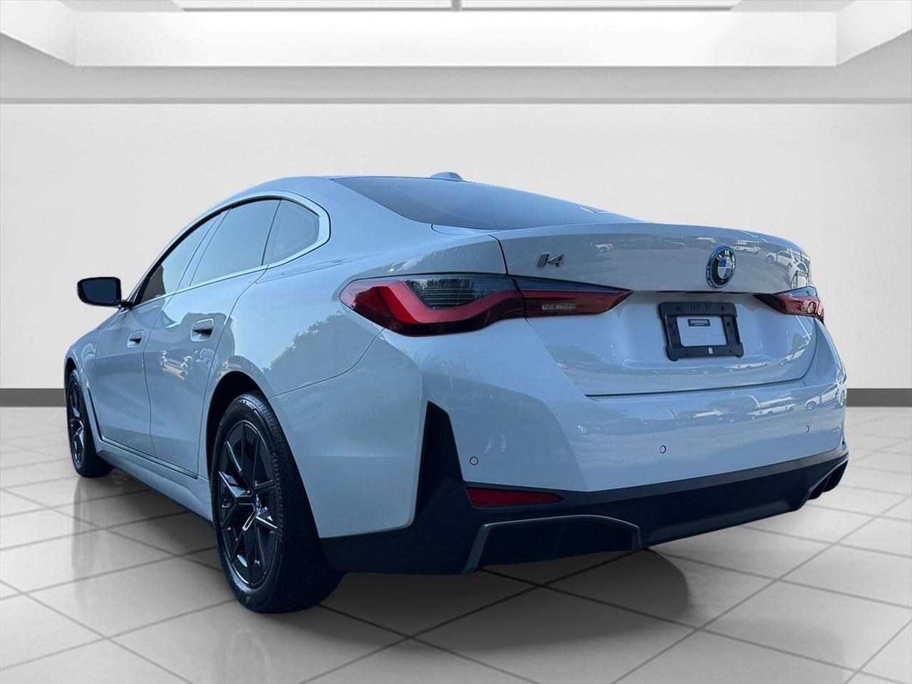 Used 2023 BMW i4 eDrive35 w/ Premium Package RWD image 3