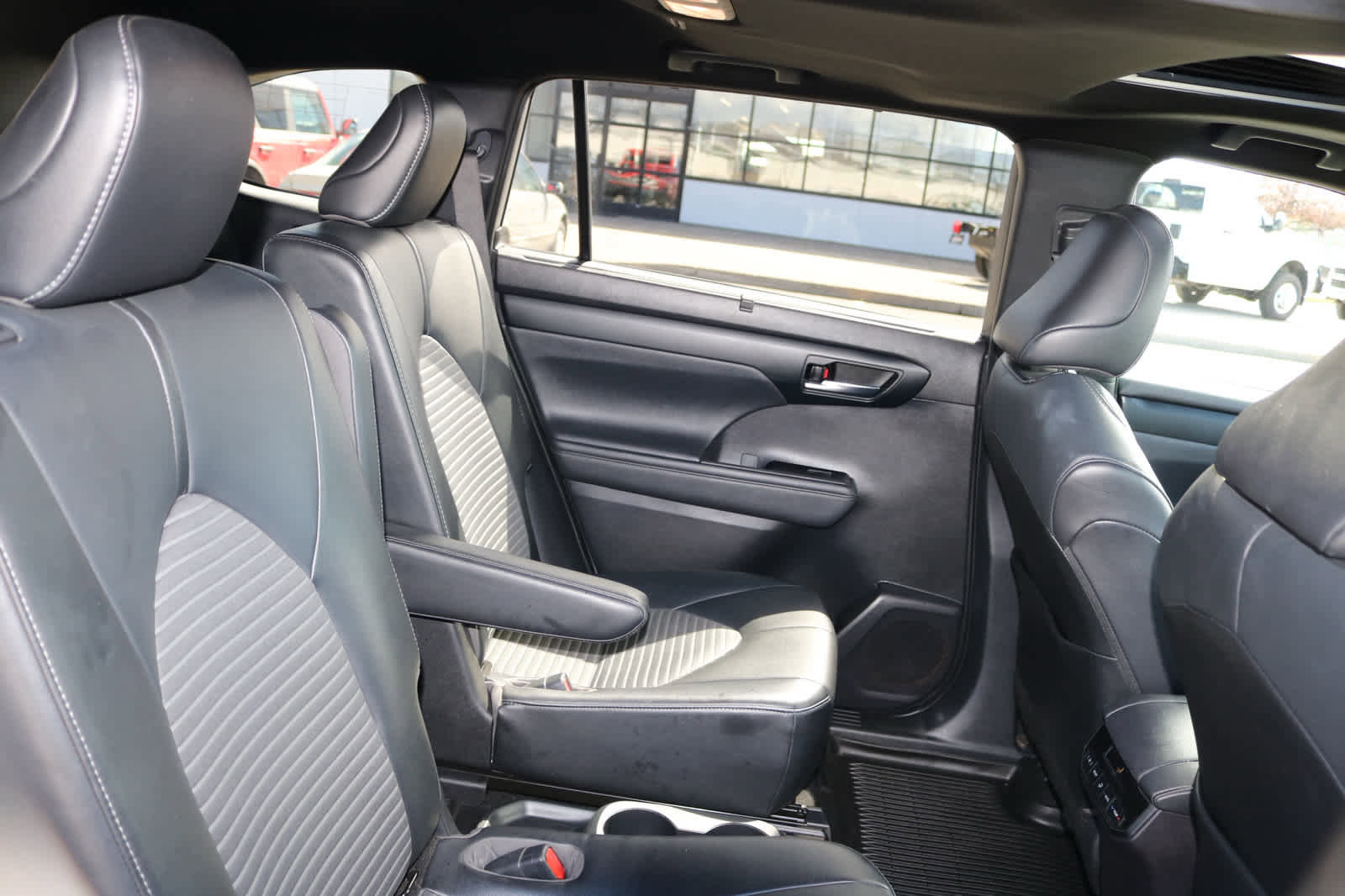 Used 2021 Toyota Highlander XSE AWD/4WD image 28