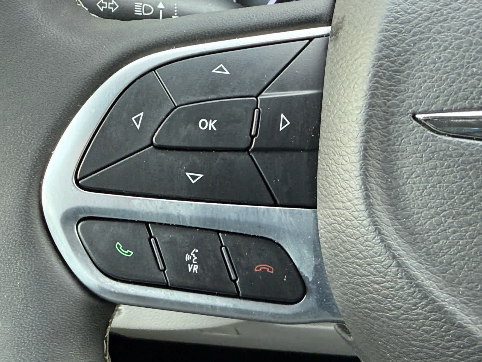 Used 2024 Chrysler Pacifica Touring-L image 23