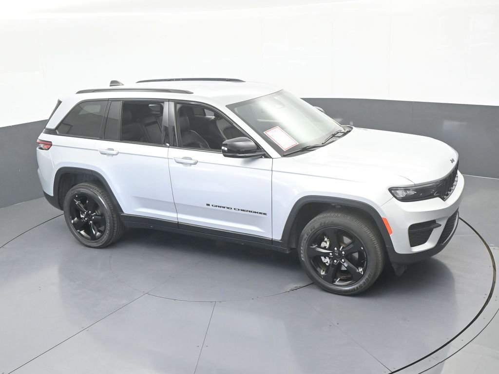 Used 2023 Jeep Grand Cherokee Altitude AWD/4WD image 56