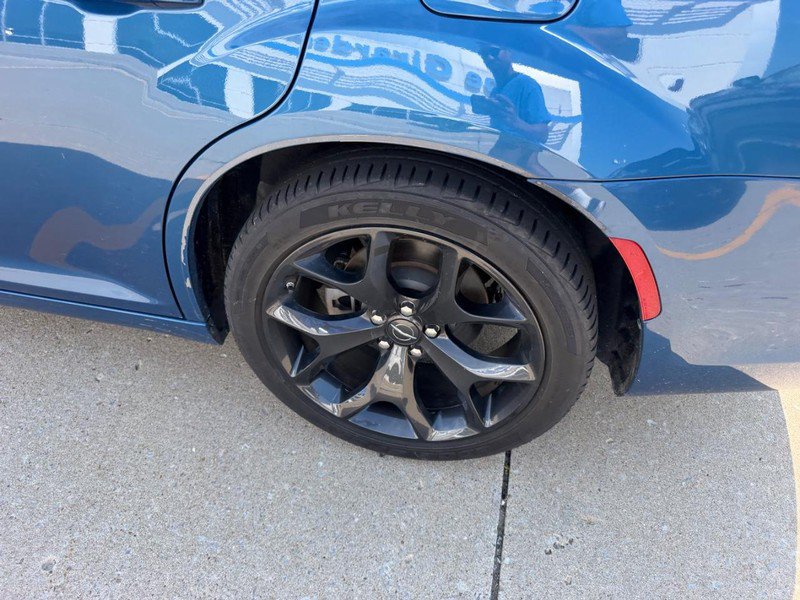 Used 2022 Chrysler 300 Touring w/ Sport Appearance Package RWD image 5