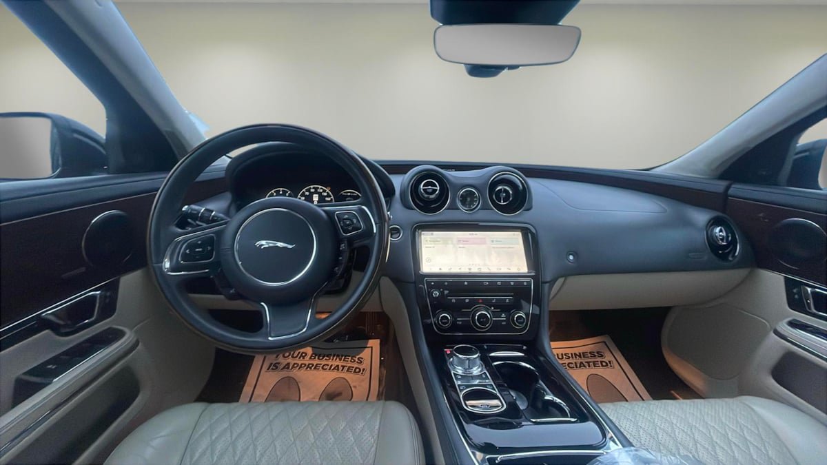 Used 2019 Jaguar XJ L Portfolio AWD/4WD image 9