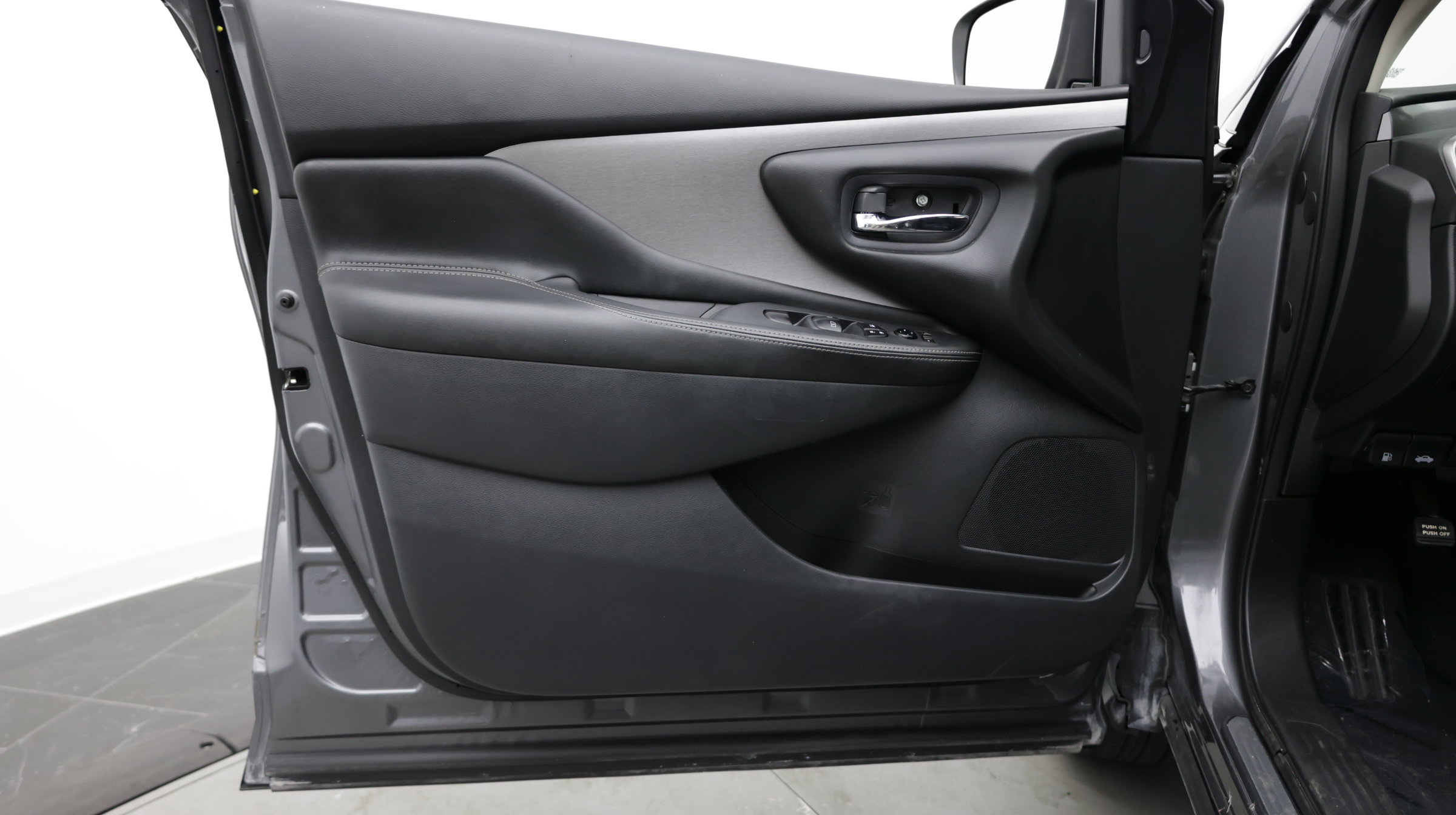 Used 2022 Nissan Murano S FWD image 12