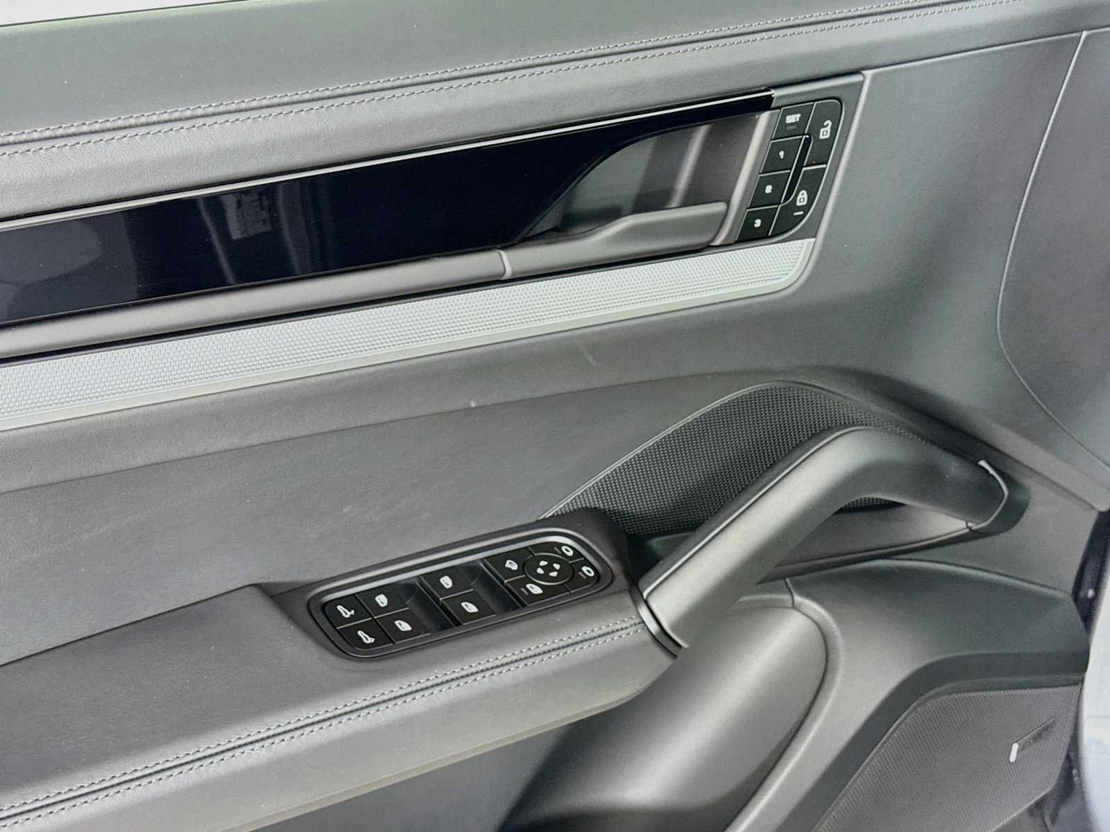 New 2026 Porsche Cayenne AWD/4WD image 11