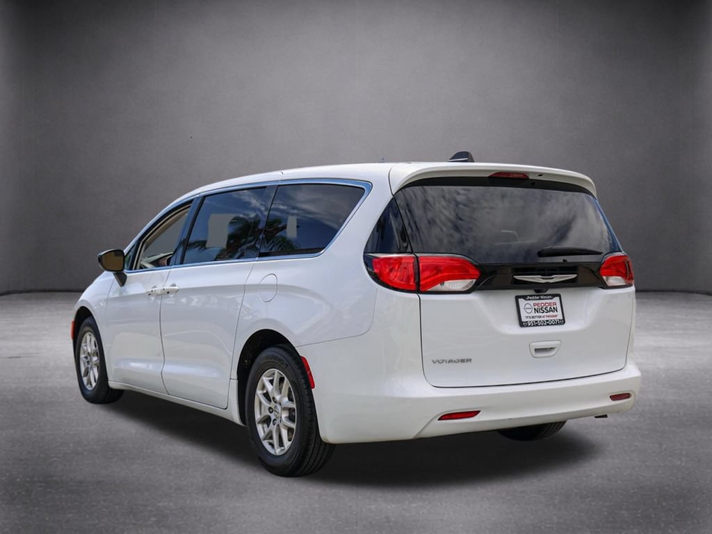 Used 2024 Chrysler Voyager LX FWD image 7