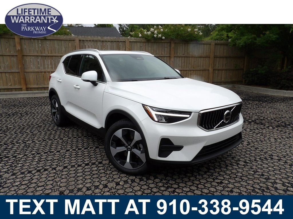 New 2025 Volvo XC40 B5 Core w/ Protection Package Premier