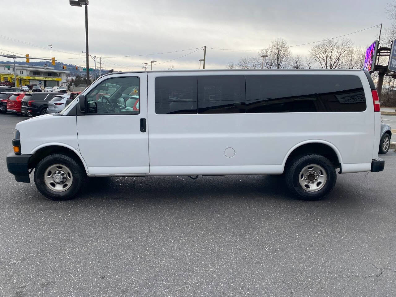 Used 2018 Chevrolet Express 3500 LS image 6