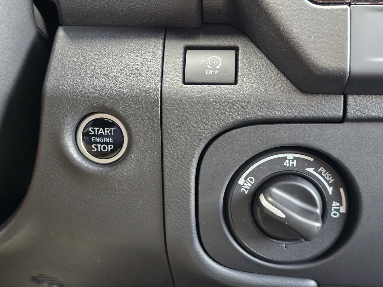Used 2025 Nissan Frontier PRO-4X image 21