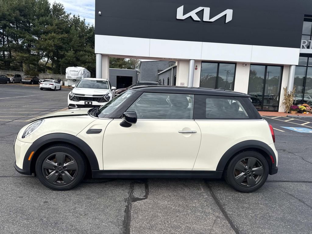 Used 2022 MINI Cooper 2-Door Hardtop image 2