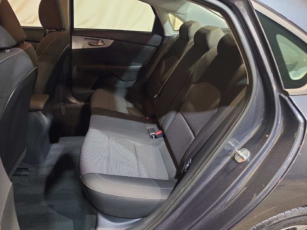 Used 2022 Kia Forte LXS FWD image 23