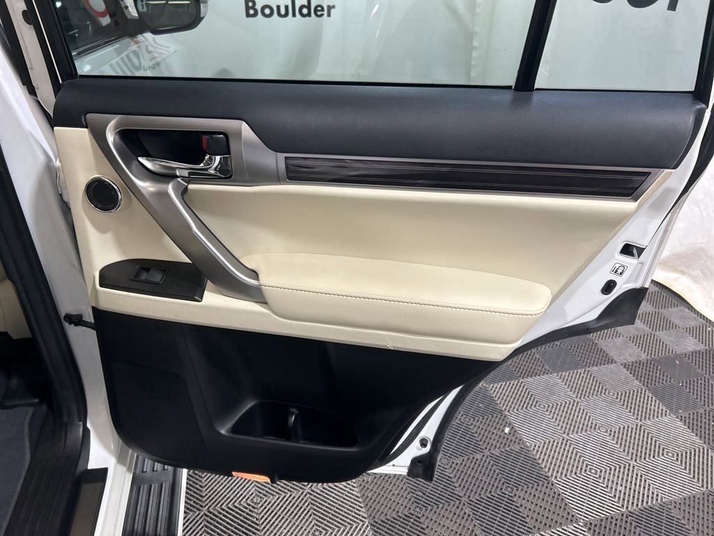 Used 2023 Lexus GX 460 Premium w/ Premium Plus Package image 15